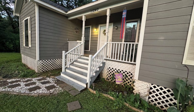Spacious 3 Bedroom Home 1 Acre Unlimited Fast wifi