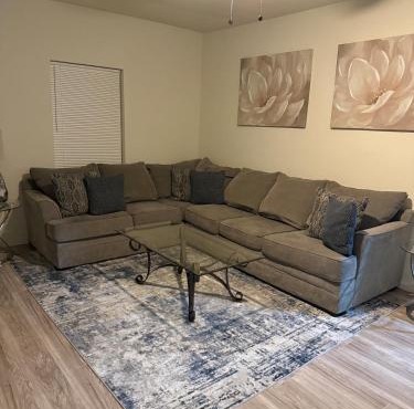 Spacious 3 bedroom 2 bath home in Downtown