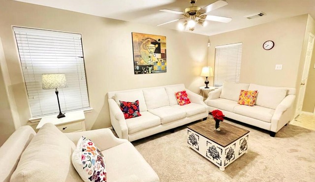 Spacious 3 Bedroom - Rosenberg