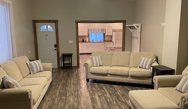Spacious 3BR Downtown Farmhouse Near Honeywell Long-Stay Friendly & Cozy in Wabash