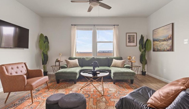 Spacious 3BR w Backyard Dining Lounge TWR 105