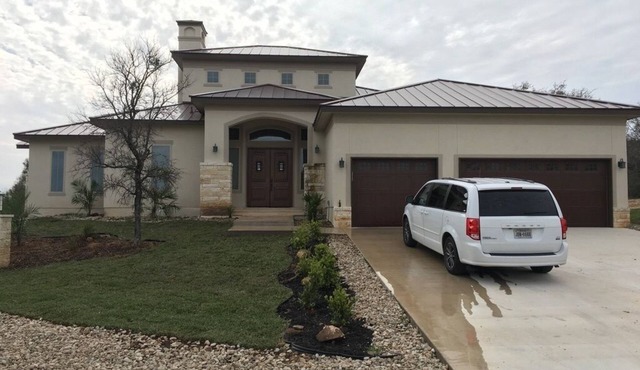 Spacious 4-bedroom house in charming Horseshoe Bay with AC, WiFi