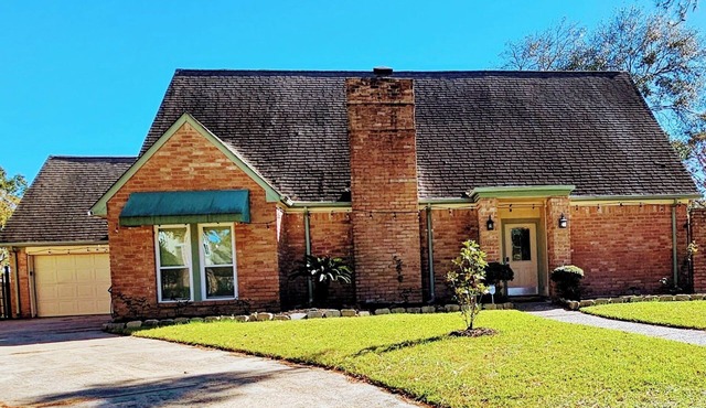 Spacious 4-bedroom 2-bath POOL HOUSE fully fenced