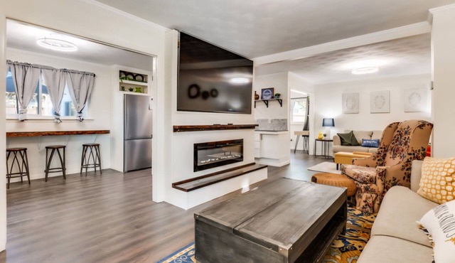 Spacious 4-bedroom Home with Hot Tub - Private Oasis in DFW