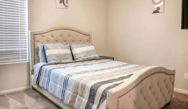 Spacious 4-bedroom house in fantastic Houston with WiFi, AC