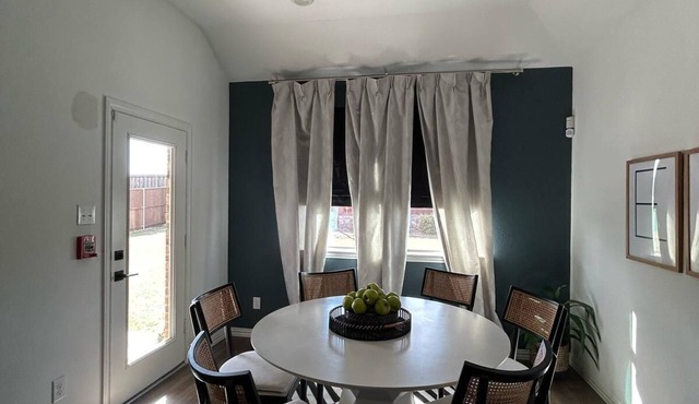 Spacious 4-bedroom house in charming Melissa with AC, and wheelchair accessible