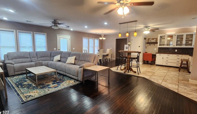 Spacious 4 bedroom Downtown Clarksville