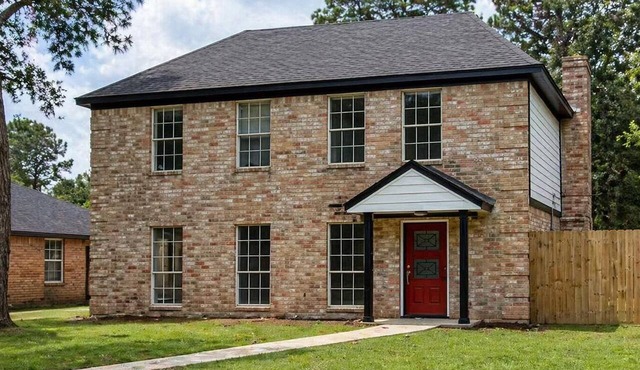 Spacious 4BR Home · Near IAH · Self Check-In
