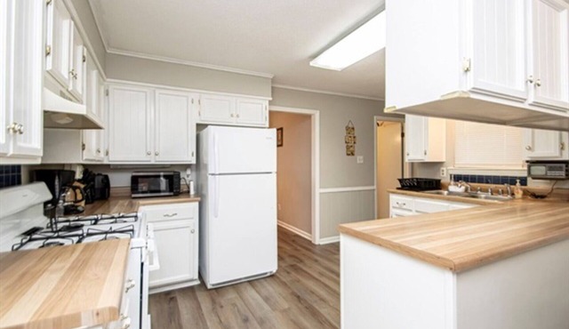 Spacious 4BR Home: Pet Friendly 20 min to Downtown in Little Rock