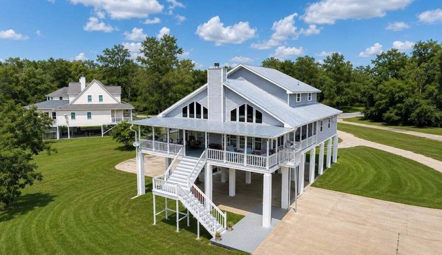 Spacious 4BR Lake Retreat Near Biloxi Beaches