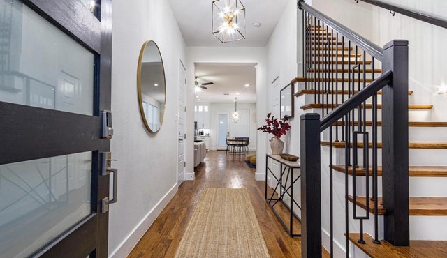 Spacious 4BR Retreat, Sleeps 10, Backyard, Near Dallas