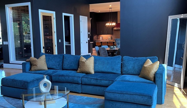 Spacious 5-bedroom house Sleep 10+ Perfect for groups Near NRG Bayou Trail