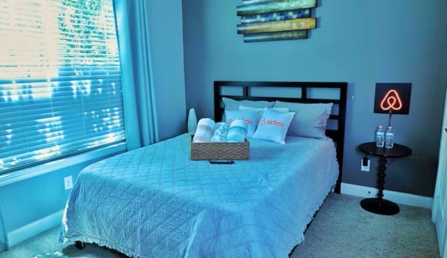 Spacious 5-bedroom Modern Stay Near - IAH-AIRPORT