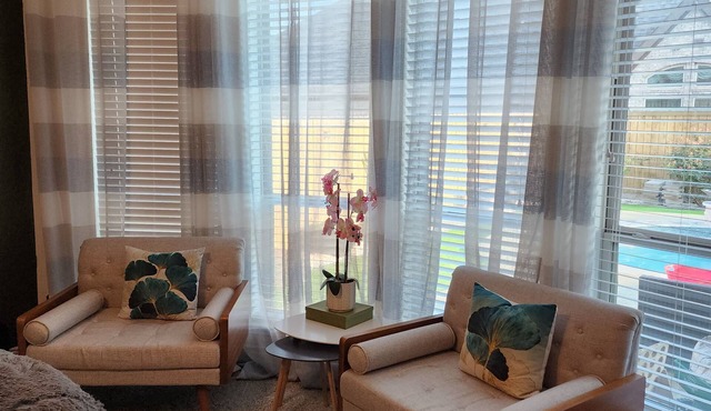 Spacious 5-bedroom Retreat with WiFi, AC
