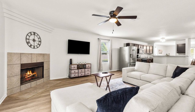 Spacious 5 bedroom San Antonio home. Convenient access to Seaworld and Lackland