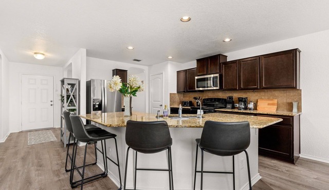 Spacious 5 Bedroom-SeaWorld/Lackland Family Retreat