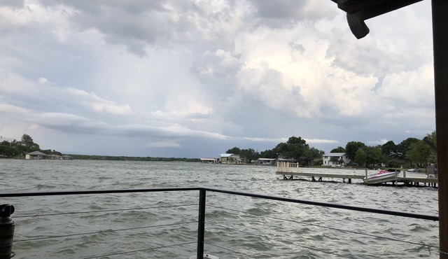 Spacious 6-bedroom house on Lake LB J