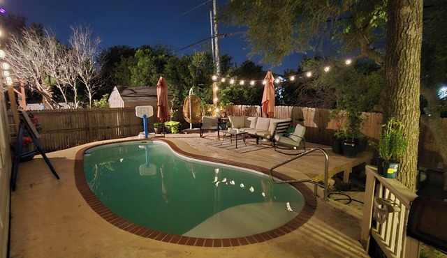 Spacious 6-bedroom house in tranquil San Antonio with private pool