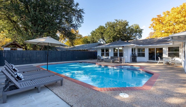 Spacious 6BR by AT&T Stadium Stockyard Heated Pool