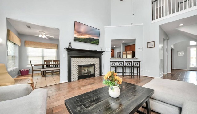 Spacious 7BR Oasis w/Heated Pool, Spa & Game Room