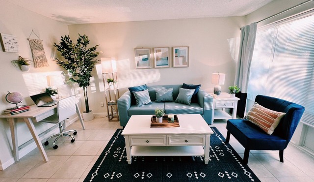 Spacious & affordable 1 Bedroom APT W/Pool - Close to downtown and The Beach in Jensen Beach