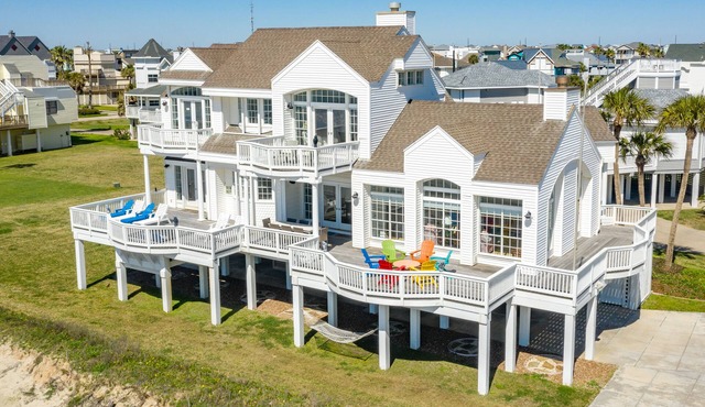 Spacious Beachfront Home w/3 Decks + Patio, Large Bedrooms & Chef's Kitchen