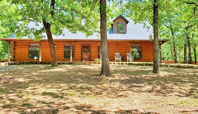 Spacious cabin in rural area close to Turner Falls and Chickasaw National Park