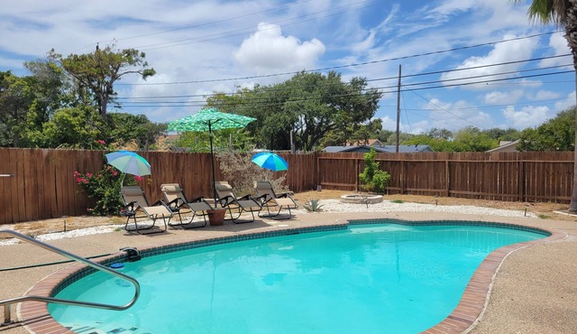 Spacious Coastal Villa W/Heated Pool, Office & Gameroom