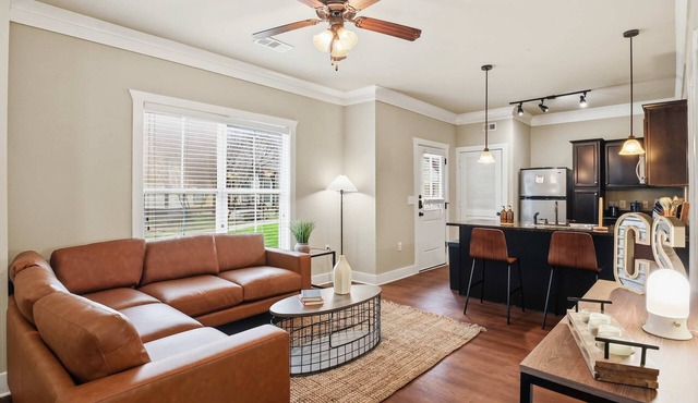 Spacious Cottage Near Texas A&M with Pool & Gym