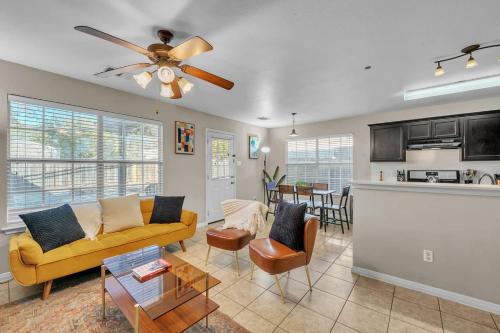 Spacious Duplex Central Austin Pet Friendly in Austin