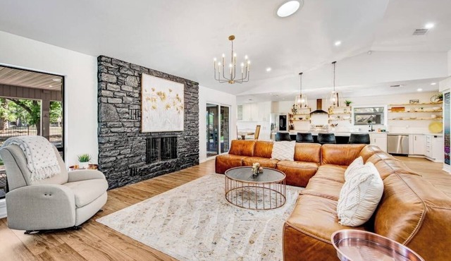 Spacious & elegant haven with huge yard, updated interior, AC, & fast WiFi