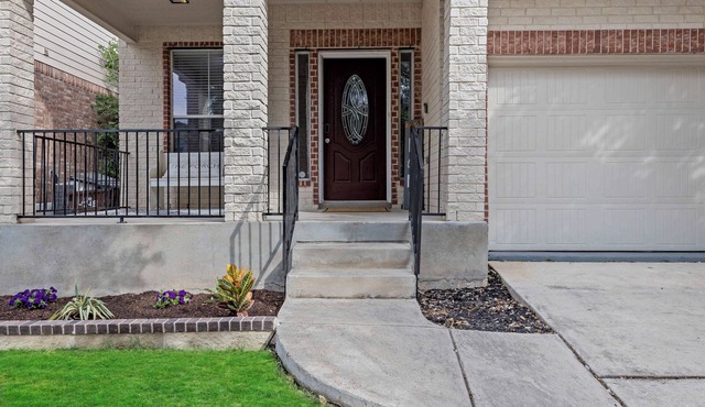 Spacious Family Home, sleeps 10 guests, plus Game Room!