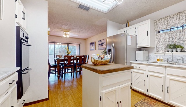 Spacious family retreat close to park, with WiFi, central AC, W/D, work space