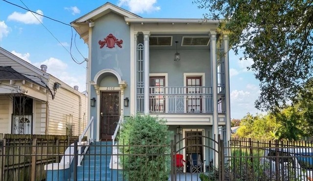 Spacious Full Duplex 8 Bedrooms for 20