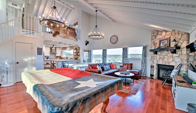Spacious Getaway ~ 12 Acres, Views, & Hot Tub!
