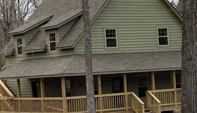 Spacious House near ATV trailhead and the Mulberry River at Cass Arkansas. Park and ride.