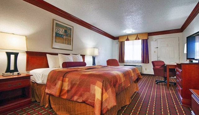 Spacious King Room at Scottish Inns - Decatur, with Complimentary Breakfast