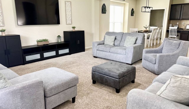 Spacious Oasis 5BR/4BA Lackland AFB BMT Riverwalk