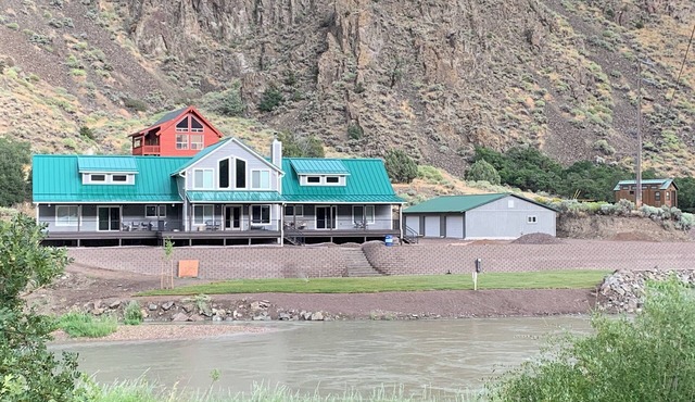 Spacious Riverfront Cabin in Beautiful Marysvale in Marysvale