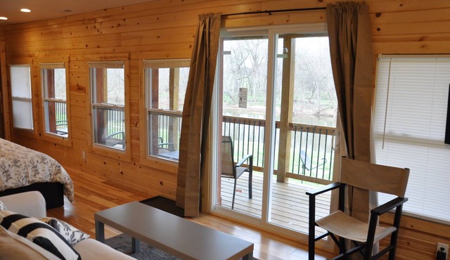 Spacious Studio on Monocacy River, Sleeps 4, Full Bath, Kitchenette. in Frederick