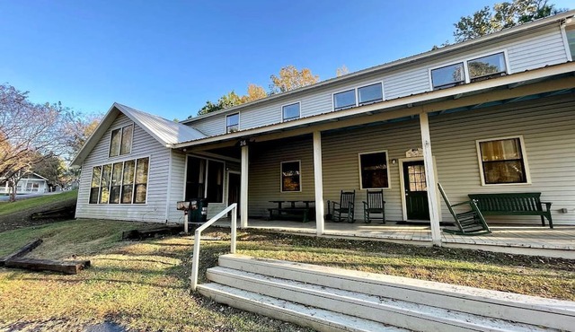 Spacious Triplex Cabin with Lake Views and Fishing Pier Near Zwolle, Louisiana