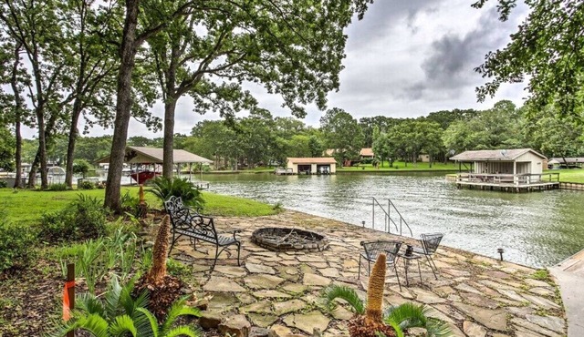 Starlight Point — Panoramic Waterfront Retreat in Star Harbor, Cedar Creek Lake