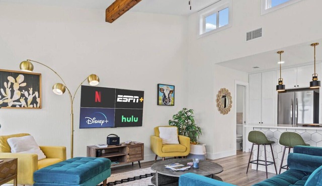 Stay in Style by Lake Travis - Pet-Friendly Home Mins to Marina, Oasis & More
