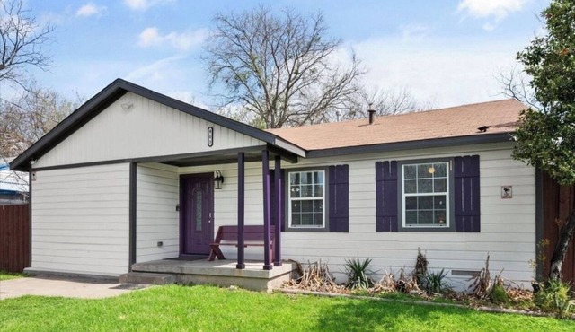 Stay in the Heart of Arlington's Entertainment District