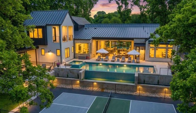 Stillwater Estate with Pickleball, Outdoor Theatre