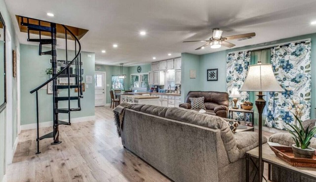 Stockyards! Less than 3 mins-Sleeps 8 -Gable House, TCU close by