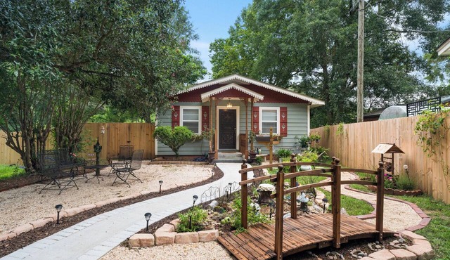 Storybook Cottage Near Downtown Hattiesburg-Family Friendly