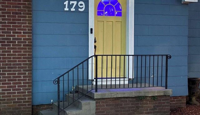 STR 30-90 day rental. Beautifully furnished, super pet friendly.