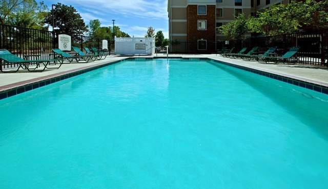 Studio | Free Breakfast + Outdoor Pool in Plainfield