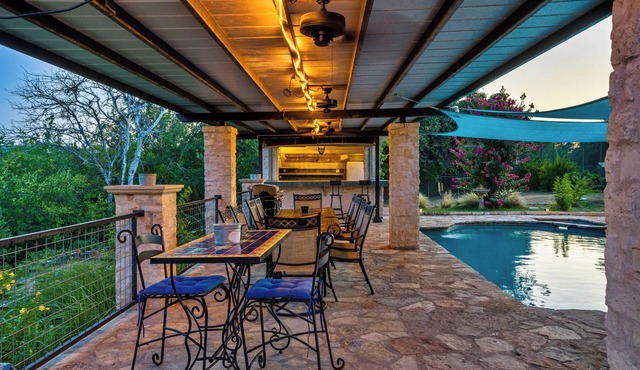 Stunning 7 BDR Home w/Pool & Guest Home, Perfect for Family Reunions!